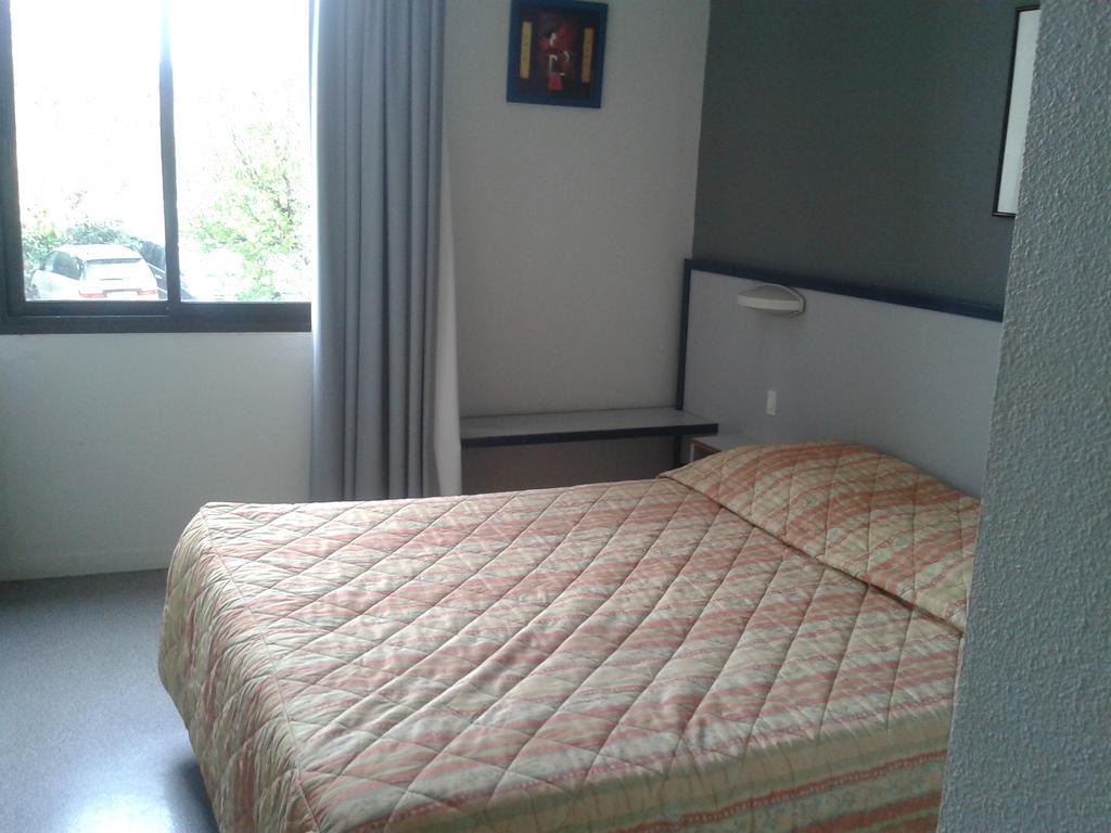Hotel Entre 2 Mers Proche Bordeaux Carbon-Blanc 部屋 写真