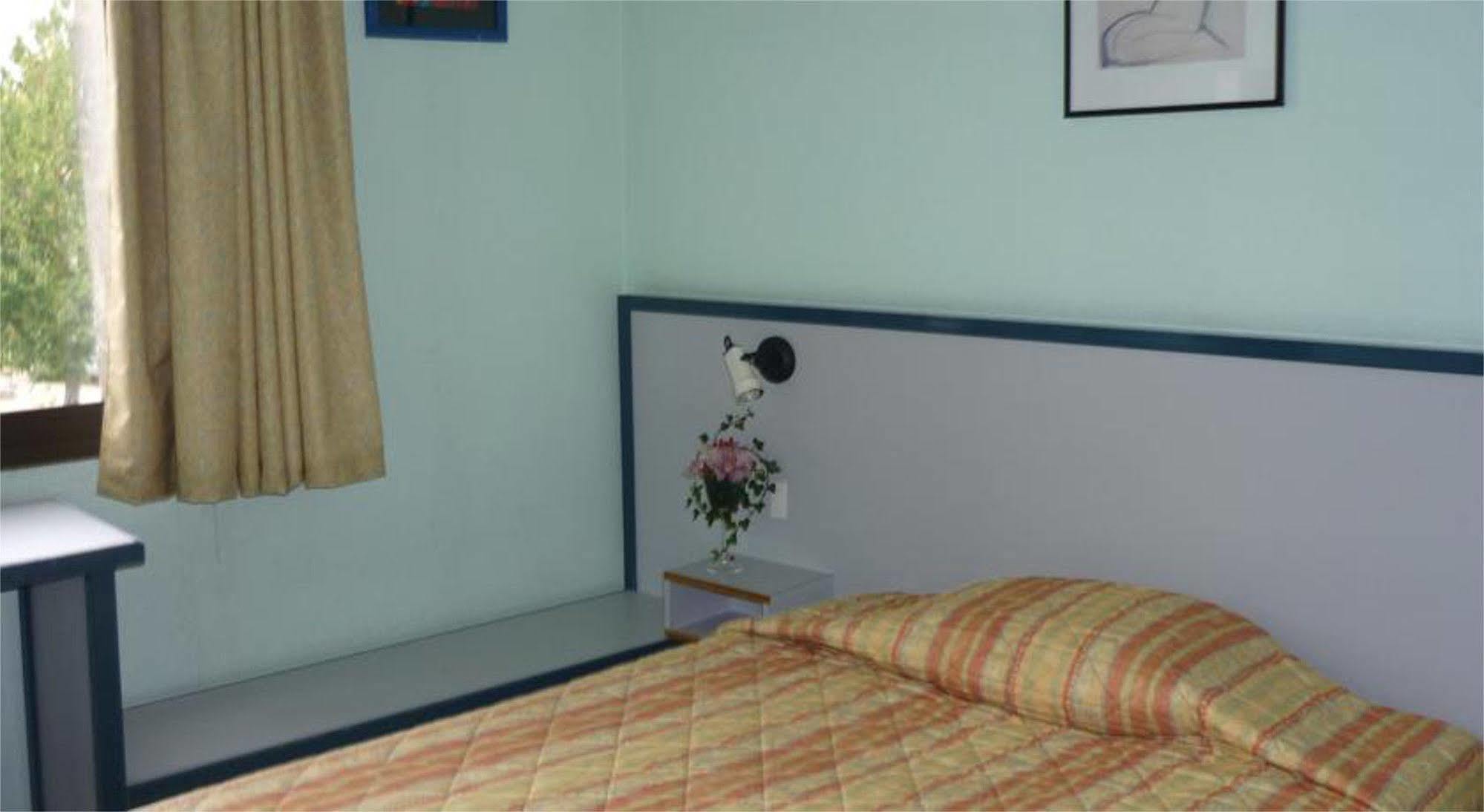 Hotel Entre 2 Mers Proche Bordeaux Carbon-Blanc エクステリア 写真