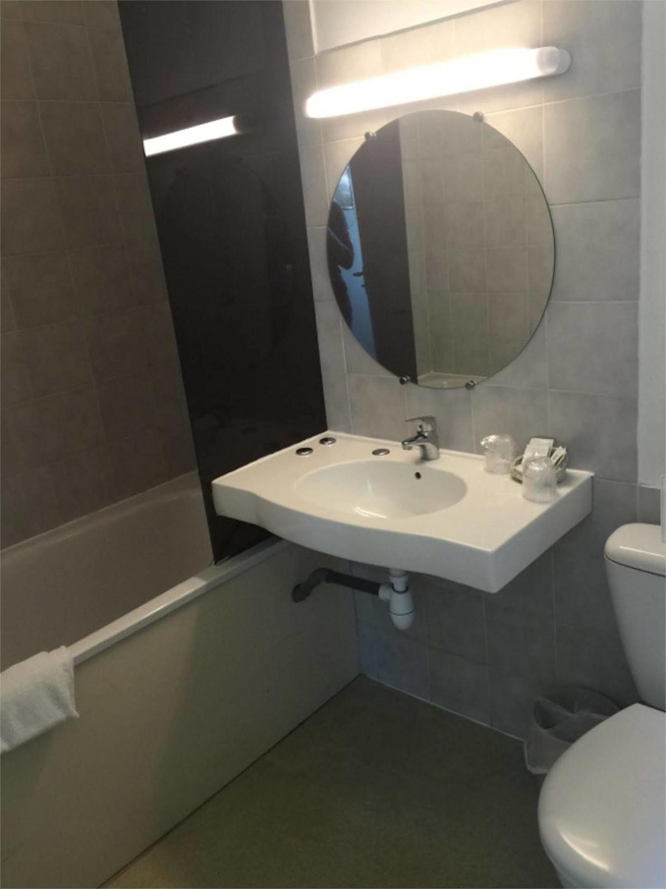 Hotel Entre 2 Mers Proche Bordeaux Carbon-Blanc エクステリア 写真